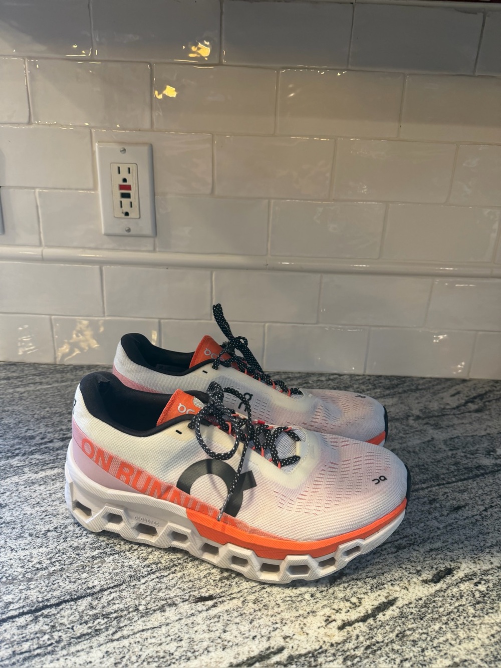 Mens On Cloud Monster Size 9.5